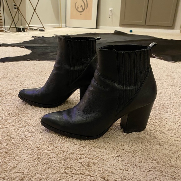 *ON SALE* Marc Fisher LTD Alva Stacked Heel Bootie - Picture 9 of 10